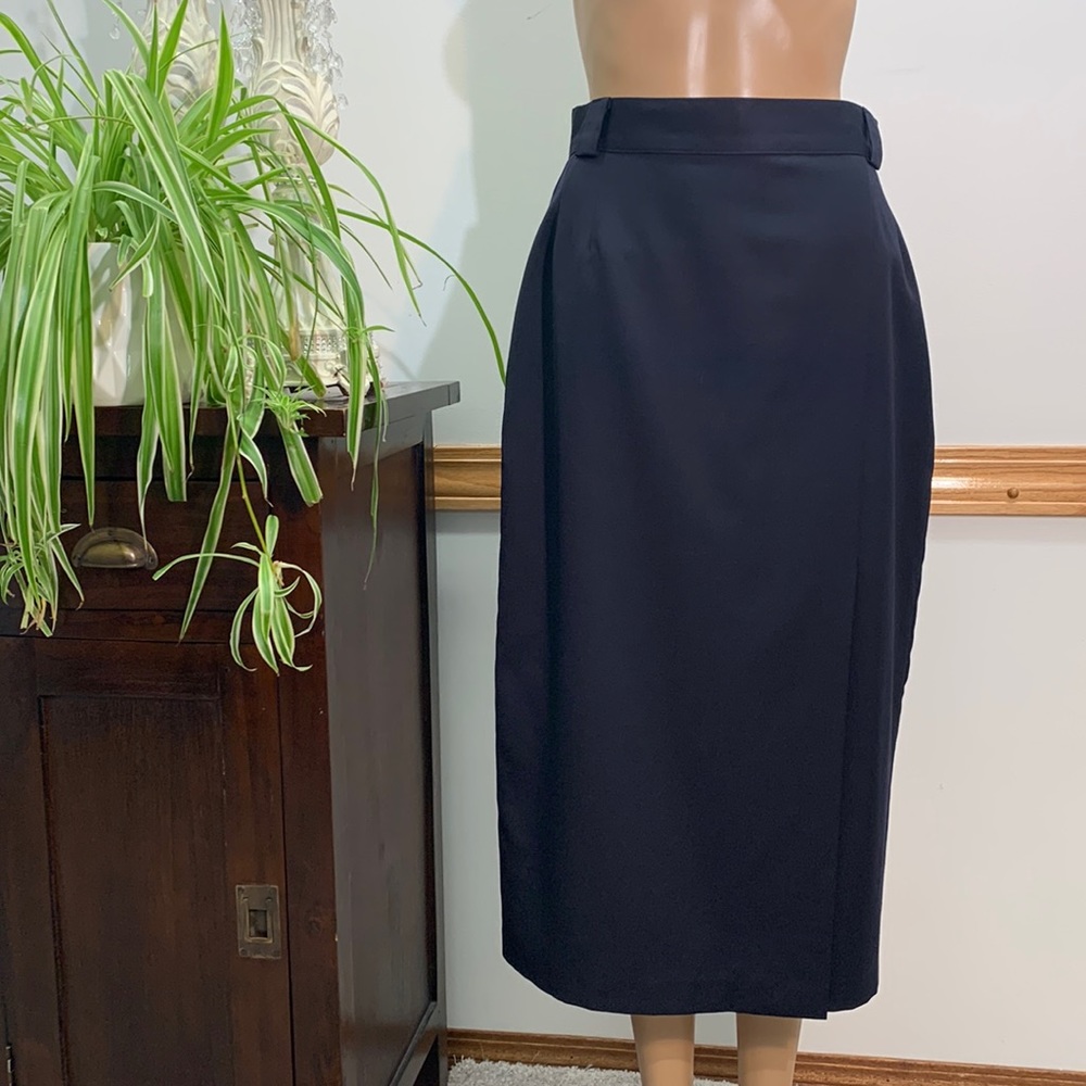 Pure virgin wool gorgeous long navy skirt size 8 like new condition